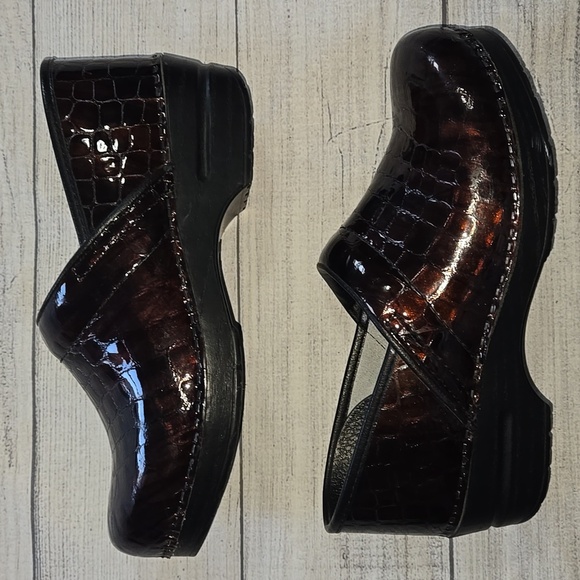 Dansko Professional Patent Leather Clogs Reddish Brown Size EU 40 - Picture 2 of 11